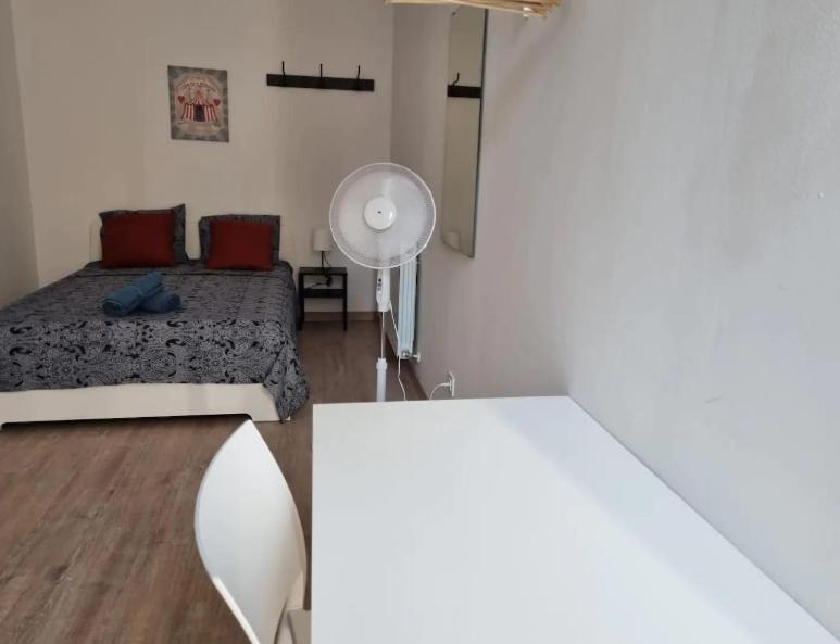Private Rooms In Born บาร์เซโลนา ภายนอก รูปภาพ