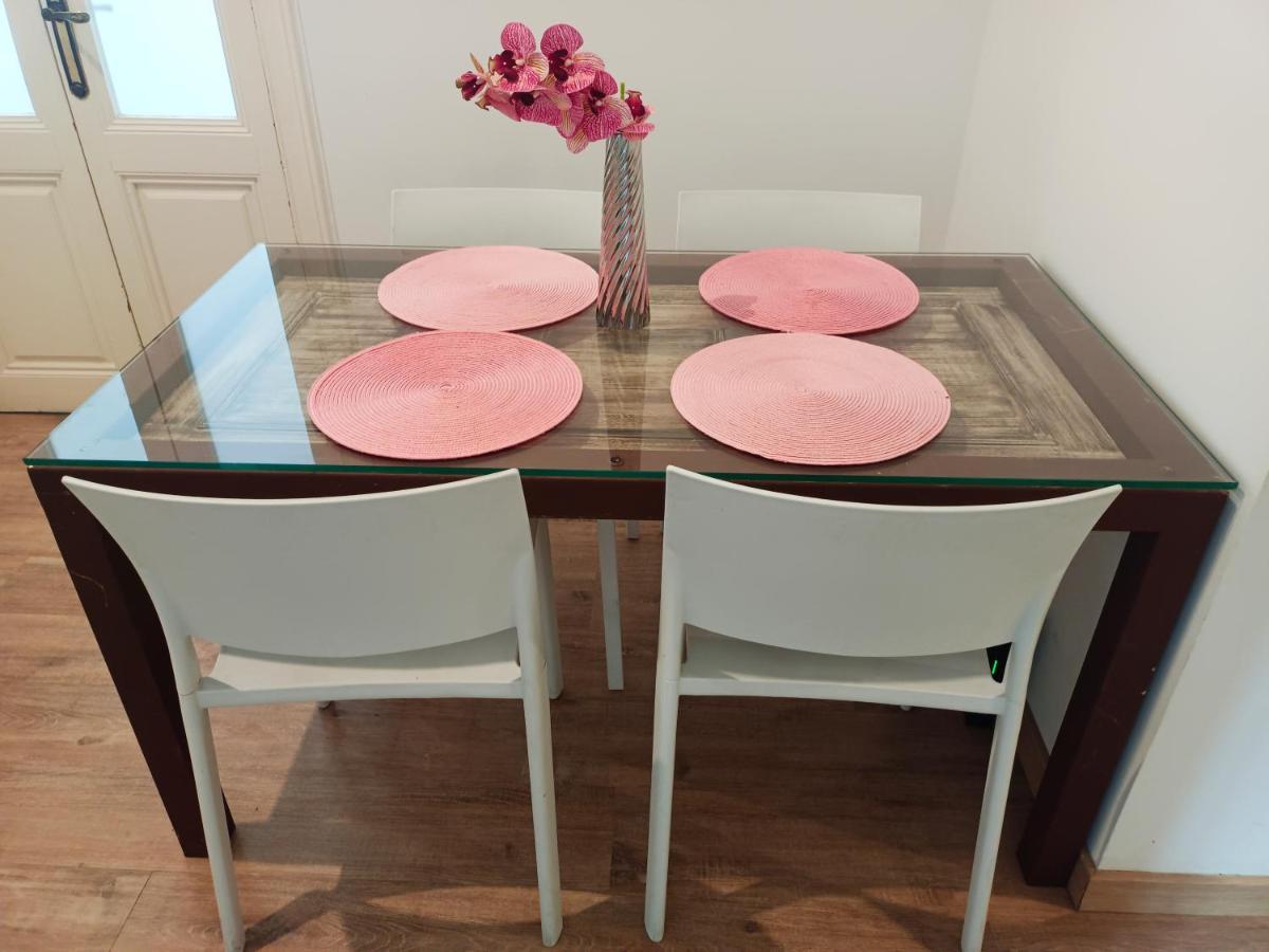 Private Rooms In Born บาร์เซโลนา ภายนอก รูปภาพ