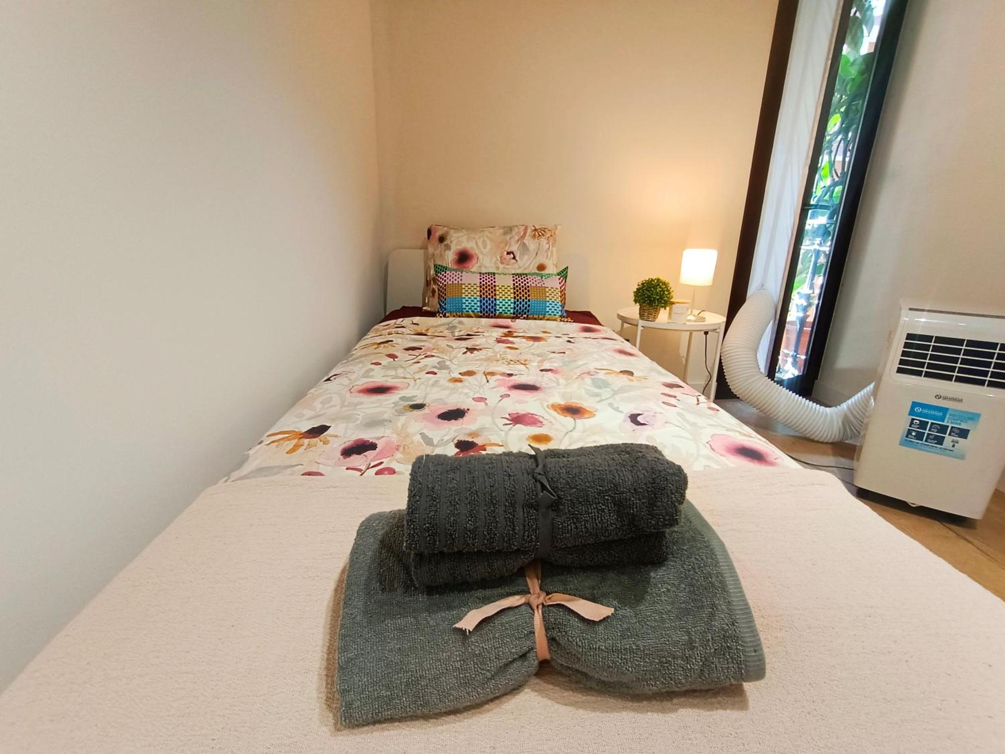 Private Rooms In Born บาร์เซโลนา ภายนอก รูปภาพ