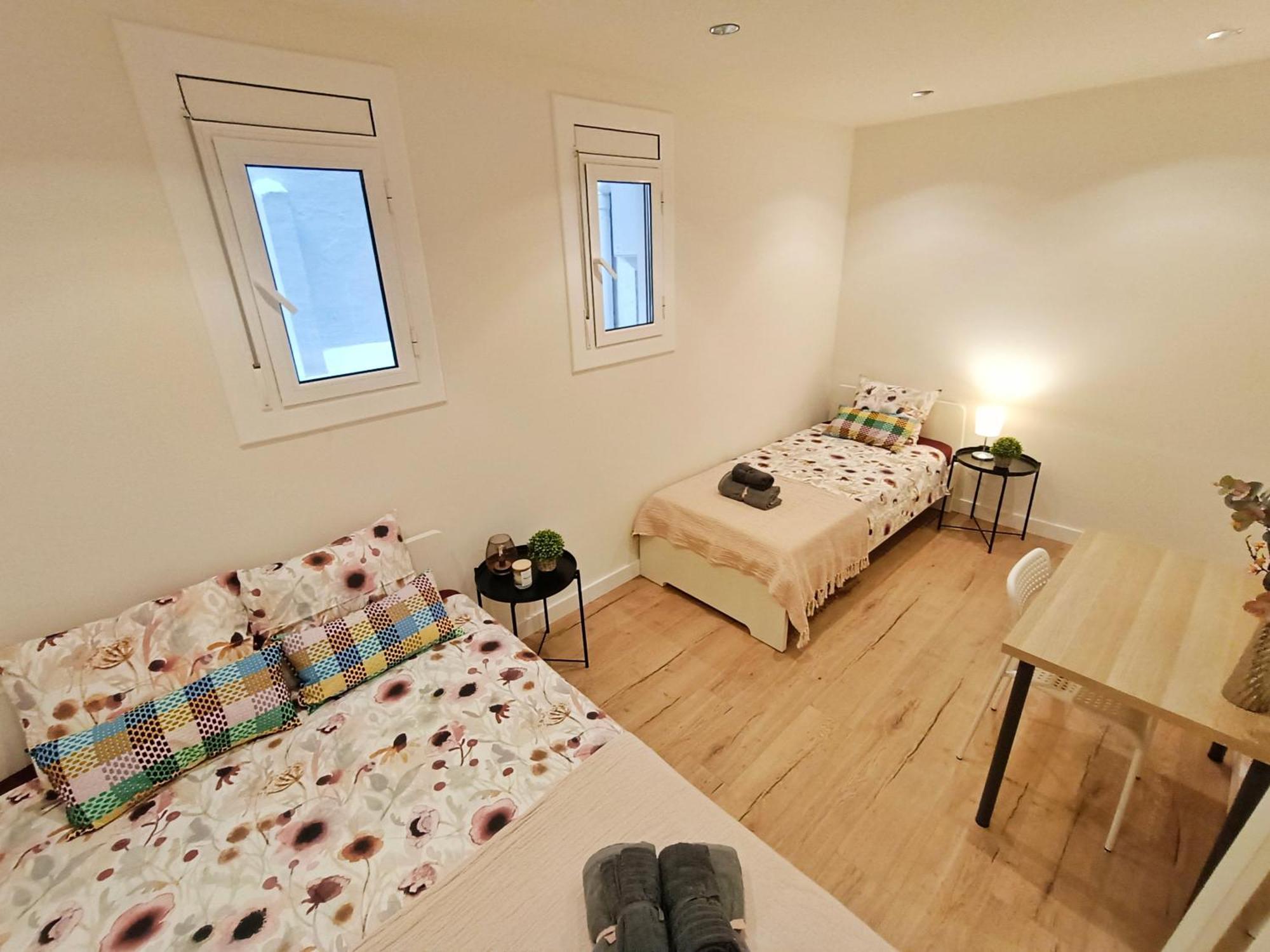 Private Rooms In Born บาร์เซโลนา ภายนอก รูปภาพ